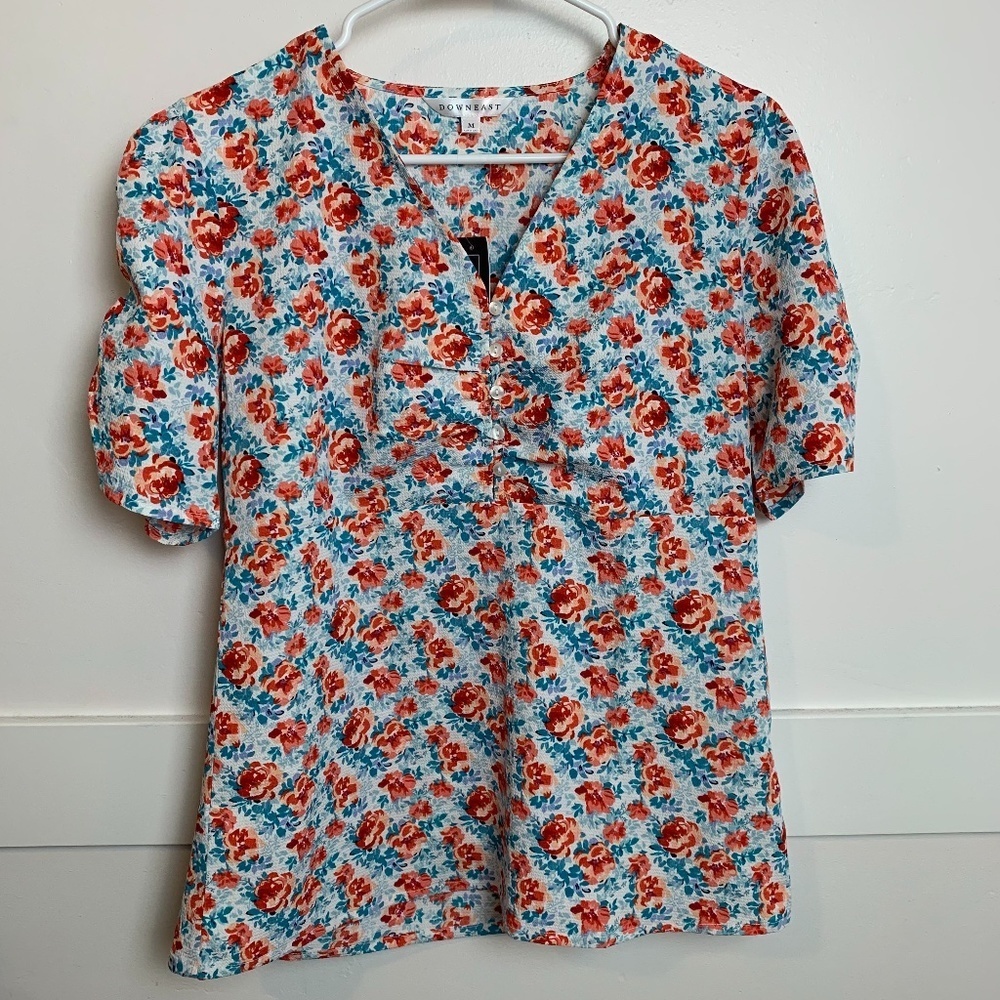 NWT DownEast Watercolor Blossom Soft Launch Short Sleeve Blouse